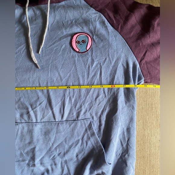 Strange Planet long sleeve with hood xsm - Picture 2 of 5